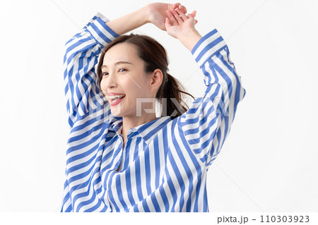 爽やかな女性 ポートレート 爽やかな女性 ポートレート 110303923