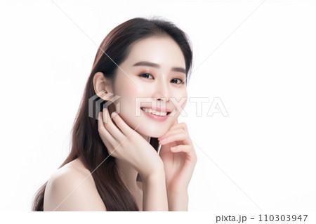 若い女性の美容イメージ (頬に手) 若い女性の美容イメージ (頬に手) 110303947