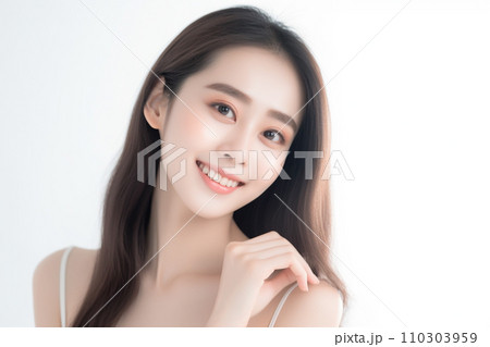 若い女性の美容イメージ (頬に手) 若い女性の美容イメージ (頬に手) 110303959