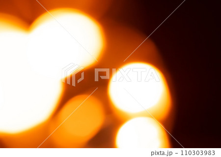 オレンジ系キラキラ背景素材 110303983