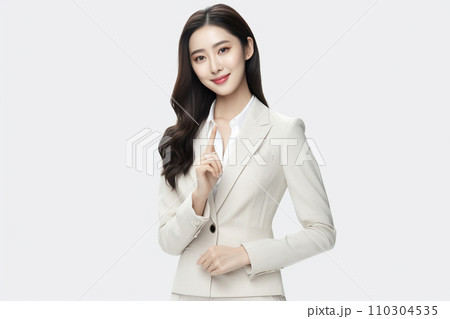 指をさす笑顔の女性(上・NO1・スーツ) 指をさす笑顔の女性(上・NO1・スーツ) 110304535
