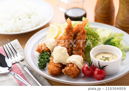 揚げたてサクサクの海老フライ 揚げたてサクサクの海老フライ 110304809