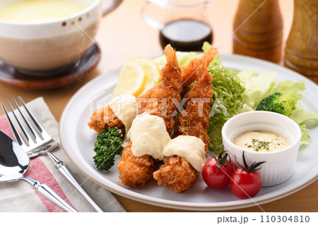 揚げたてサクサクの海老フライ 110304810