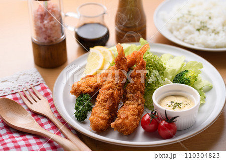 揚げたてサクサクの海老フライ 揚げたてサクサクの海老フライ 110304823