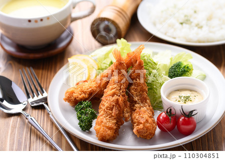 揚げたてサクサクの海老フライ 110304851