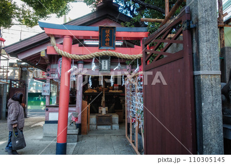 大阪、堀川戎神社の末社の榎木神社(地車稲荷神社) 大阪、堀川戎神社の末社の榎木神社(地車稲荷神社) 110305145