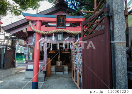大阪、堀川戎神社の末社の榎木神社(地車稲荷神社) 大阪、堀川戎神社の末社の榎木神社(地車稲荷神社) 110305229