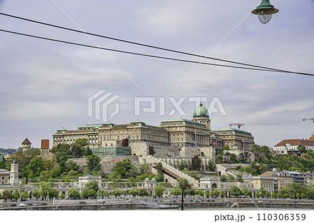 ハンガリーのブタペストの風景 110306359