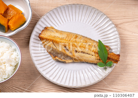 縞ほっけの塩焼き 縞ほっけの塩焼き 110306407