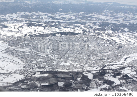 空撮　冬の北見市　北見市市街地　北海道北見市 110306490