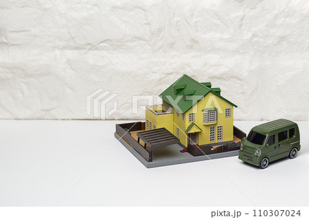 戸建て住宅と宅配便のイメージ 戸建て住宅と宅配便のイメージ 110307024