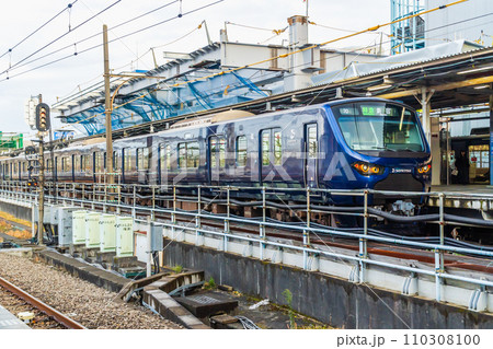 小田急海老名駅接続　相鉄線本線　12000系電車　特急電車 110308100