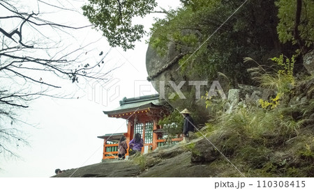 神倉神社　熊野権現　ゴトビキ岩　新宮市　神社　熊野三山　世界遺産　熊野古道　和歌山 110308415