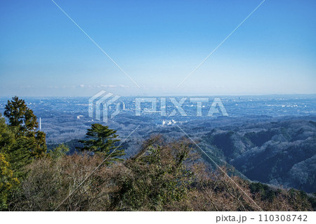 高尾山　表参道・登山道一号路　十一丁目茶屋横の展望台から関東平野の眺め 110308742