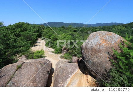 甲山付近の巨石 110309779