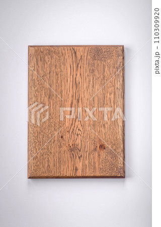 Empty wooden rectangular cutting board on a plain background, flatley with copy space Empty wooden rectangular cutting board on a plain background, flatley with copy space 110309920