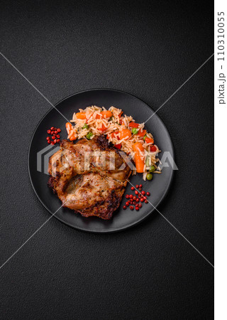 Delicious fresh crispy chicken grilled with salt, spices and herbs 110310055