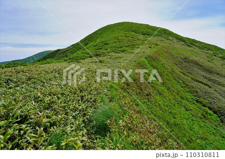 和賀岳頂上への稜線 110310811