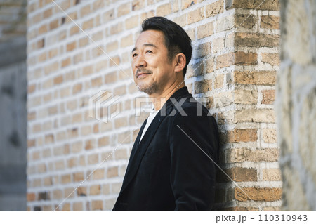50代半ばの男性 ポートレート 50代半ばの男性 ポートレート 110310943