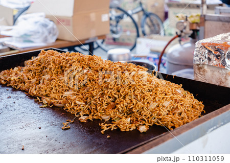 焼きそば　屋台 110311059