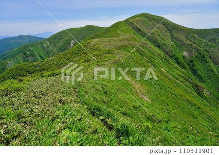 和賀岳頂上直下の稜線 110311901