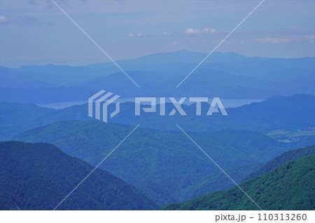 和賀岳からの田沢湖と森吉山 110313260