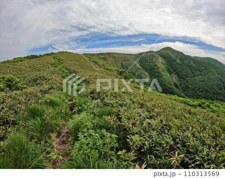 薬師岳からの小杉山・小鷲倉・和賀岳への稜線 薬師岳からの小杉山・小鷲倉・和賀岳への稜線 110313569