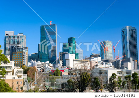 東京都港区 六本木、麻布台の高層ビル群 110314193