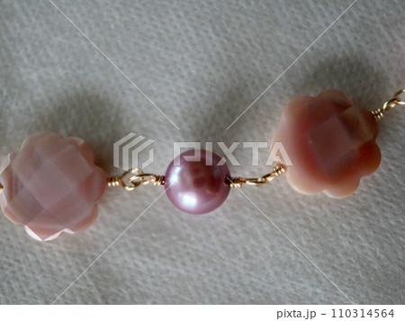 ピンクシェルのショートネックレス(天然石アクセサリー) ピンクシェルのショートネックレス(天然石アクセサリー) 110314564