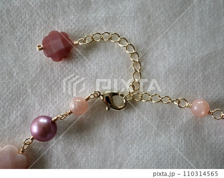 ピンクシェルのショートネックレス(天然石アクセサリー) ピンクシェルのショートネックレス(天然石アクセサリー) 110314565