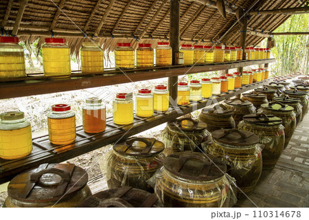 THAILAND AMPHAWA PALM SUGAR PRODUCTION 110314678