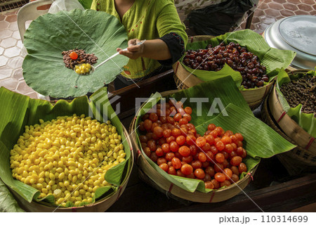 THAILAND AMPHAWA MAE KLONG RIVER MARKET 110314699