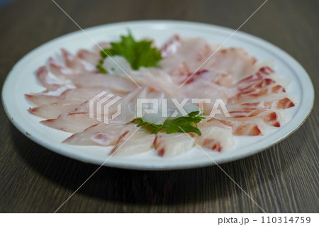 美味しい鯛の刺身 110314759