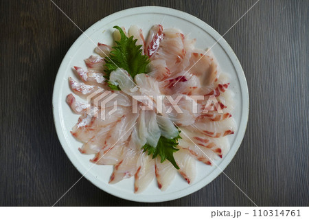 美味しい鯛の刺身 110314761