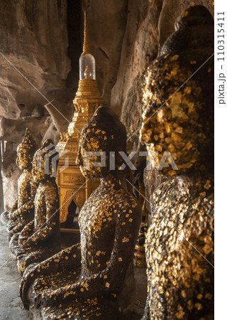THAILAND RATCHABURI WAT KHAO NGU CAVE THAILAND RATCHABURI WAT KHAO NGU CAVE 110315411
