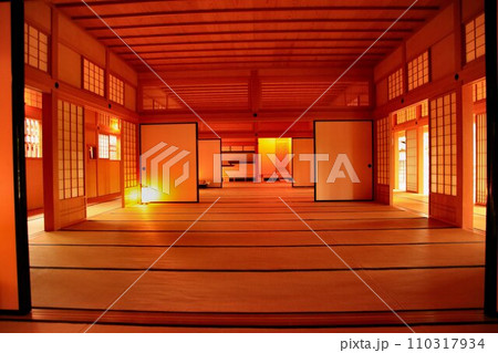 日本伝統建築の佇まいを再現した趣のある空間… 【五稜郭】に建つ『箱館奉行所』表座敷 日本伝統建築の佇まいを再現した趣のある空間… 【五稜郭】に建つ『箱館奉行所』表座敷 110317934