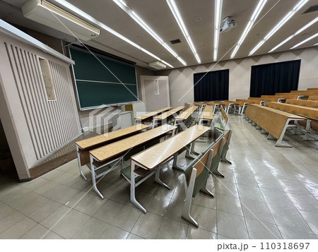 都市景観などを望む 110318697