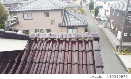 2階の屋根の修理 点検のドローン撮影 2階の屋根の修理 点検のドローン撮影 110319676