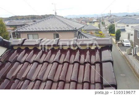 2階の屋根の修理 点検のドローン撮影 2階の屋根の修理 点検のドローン撮影 110319677