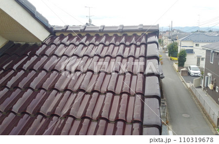 2階の屋根の修理　点検のドローン撮影 110319678