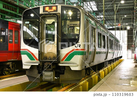 車両基地に停車するE721系電車(盛岡表示) 車両基地に停車するE721系電車(盛岡表示) 110319683