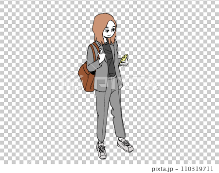 觀看智能手機的衣服的一名婦女 110319711