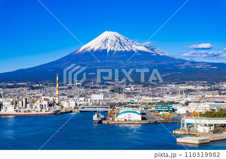 富士山と田子の浦港 110319982