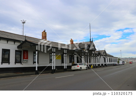 1900年に完成のオアマル駅全景(ニュージーランド南島・一部をレストランとして保存) 1900年に完成のオアマル駅全景(ニュージーランド南島・一部をレストランとして保存) 110320175