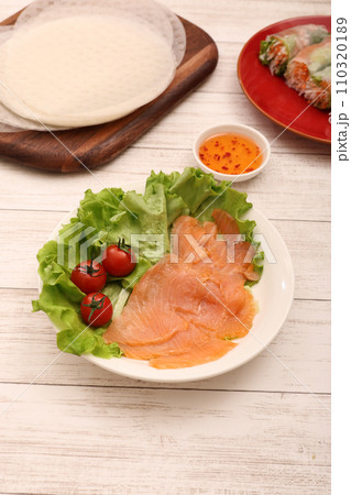 スモークサーモン 110320189