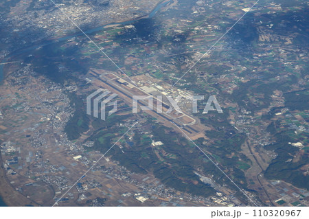 空から見た航空自衛隊 新田原基地 110320967