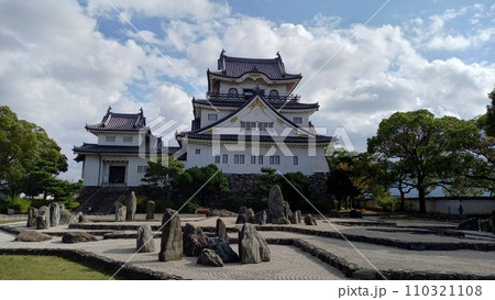 続日本100名城 岸和田城 天守閣と八陣の庭 続日本100名城 岸和田城 天守閣と八陣の庭 110321108
