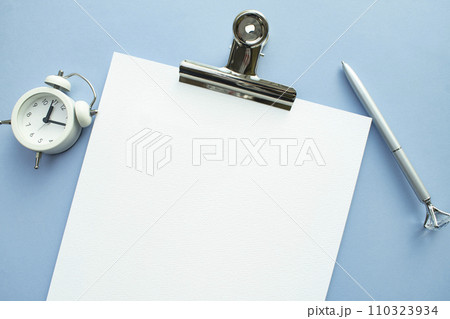 Clock and clipboard mockup, business desk Clock and clipboard mockup, business desk 110323934