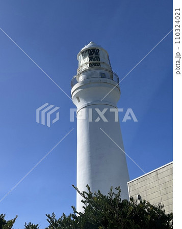 白い灯台 110324021