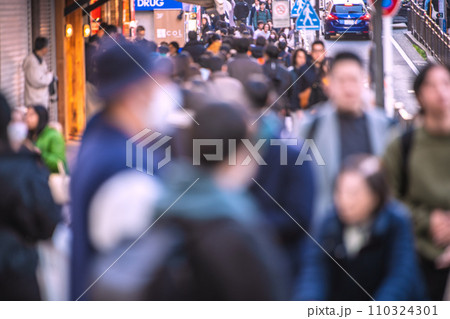 日本の横浜都市景観 脱コロナで撲滅のマ姿が12月増化したが再び減へ…イ予防のマ不要＝令和6年1月6日 110324301